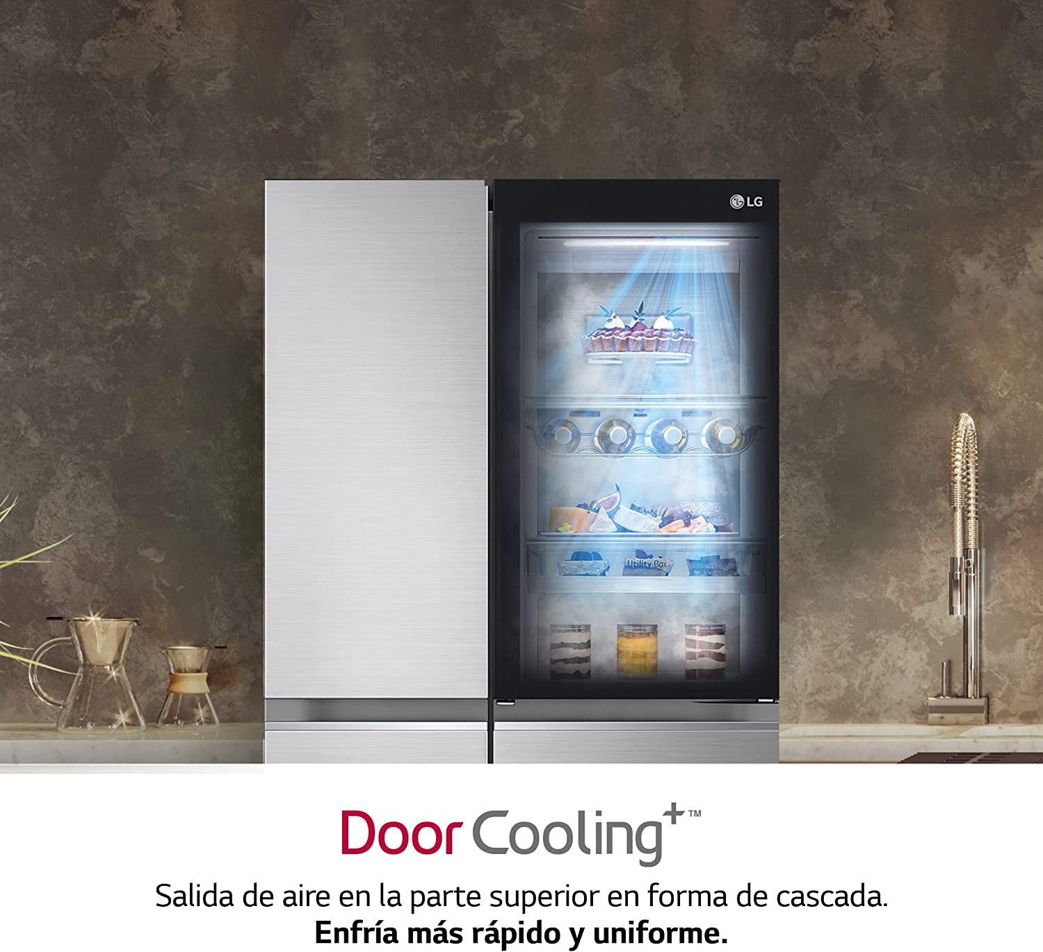 Técnico especialista reparando refrigerador LG InstaView en domicilio Tenerife